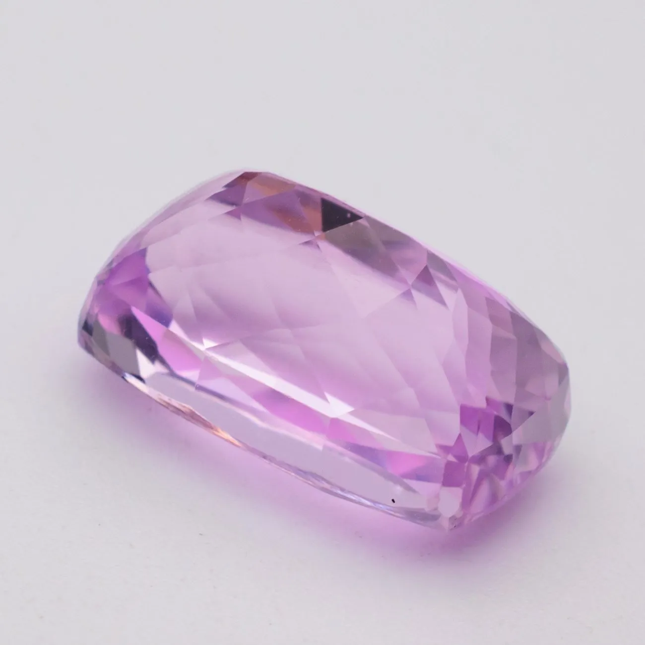 14.67 carats Purple Pink Kunzite Gemstone