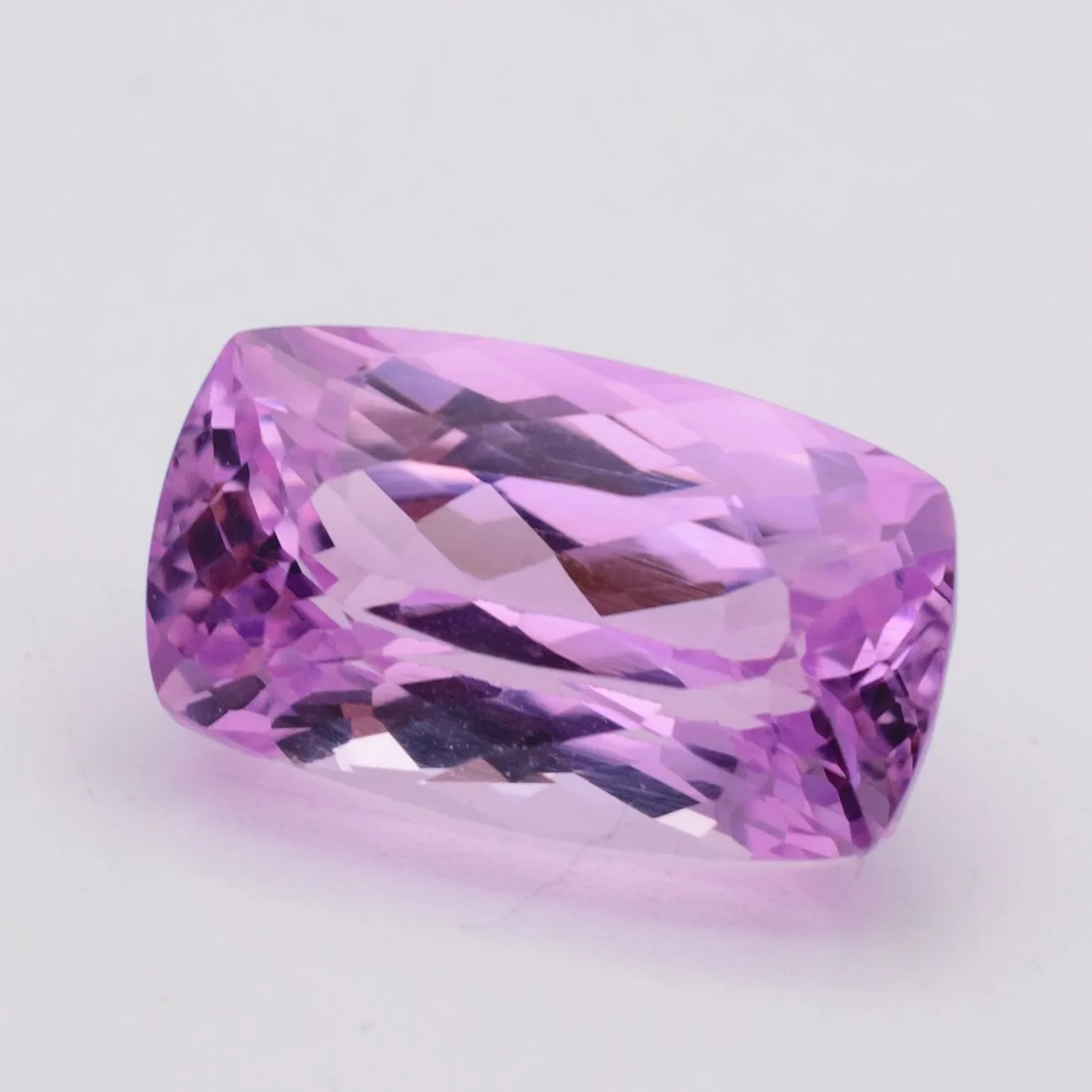14.67 carats Purple Pink Kunzite Gemstone