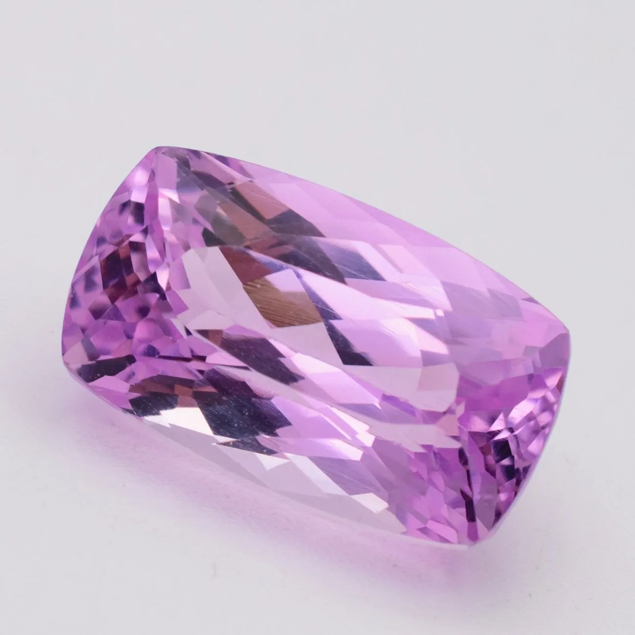 14.67 carats Purple Pink Kunzite Gemstone