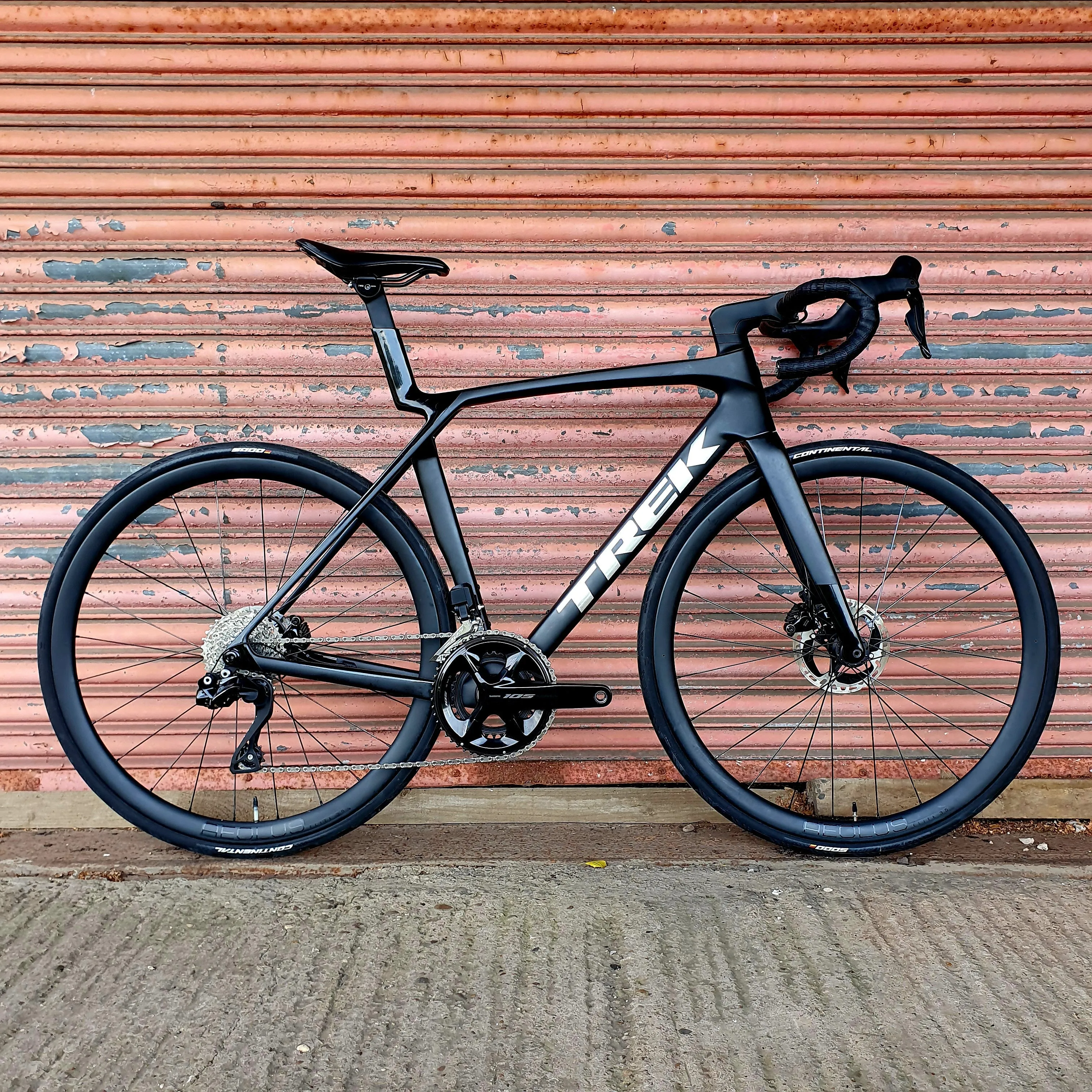 Trek Madone SL6 Shimano 105 Di2 Aero 2024