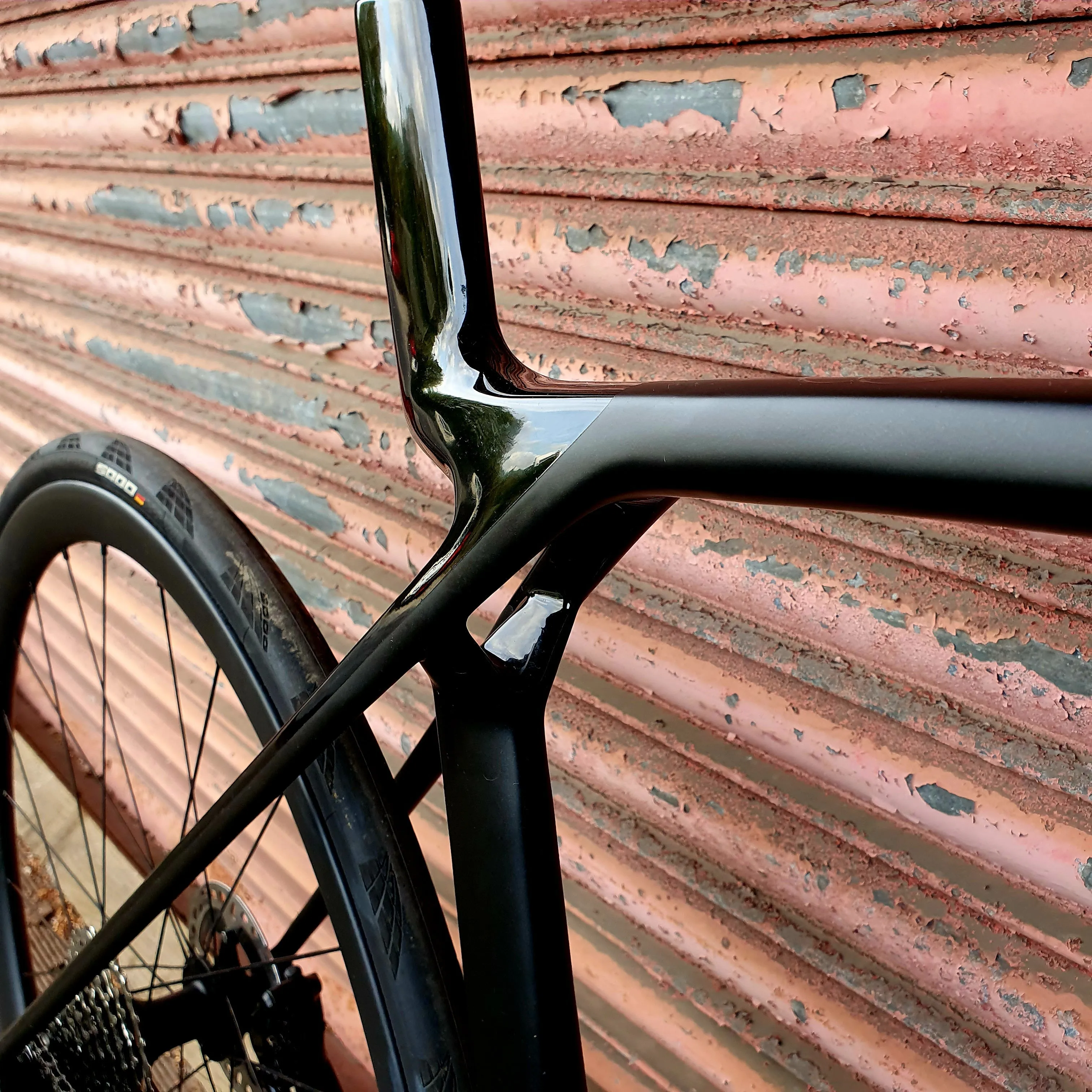 Trek Madone SL6 Shimano 105 Di2 Aero 2024
