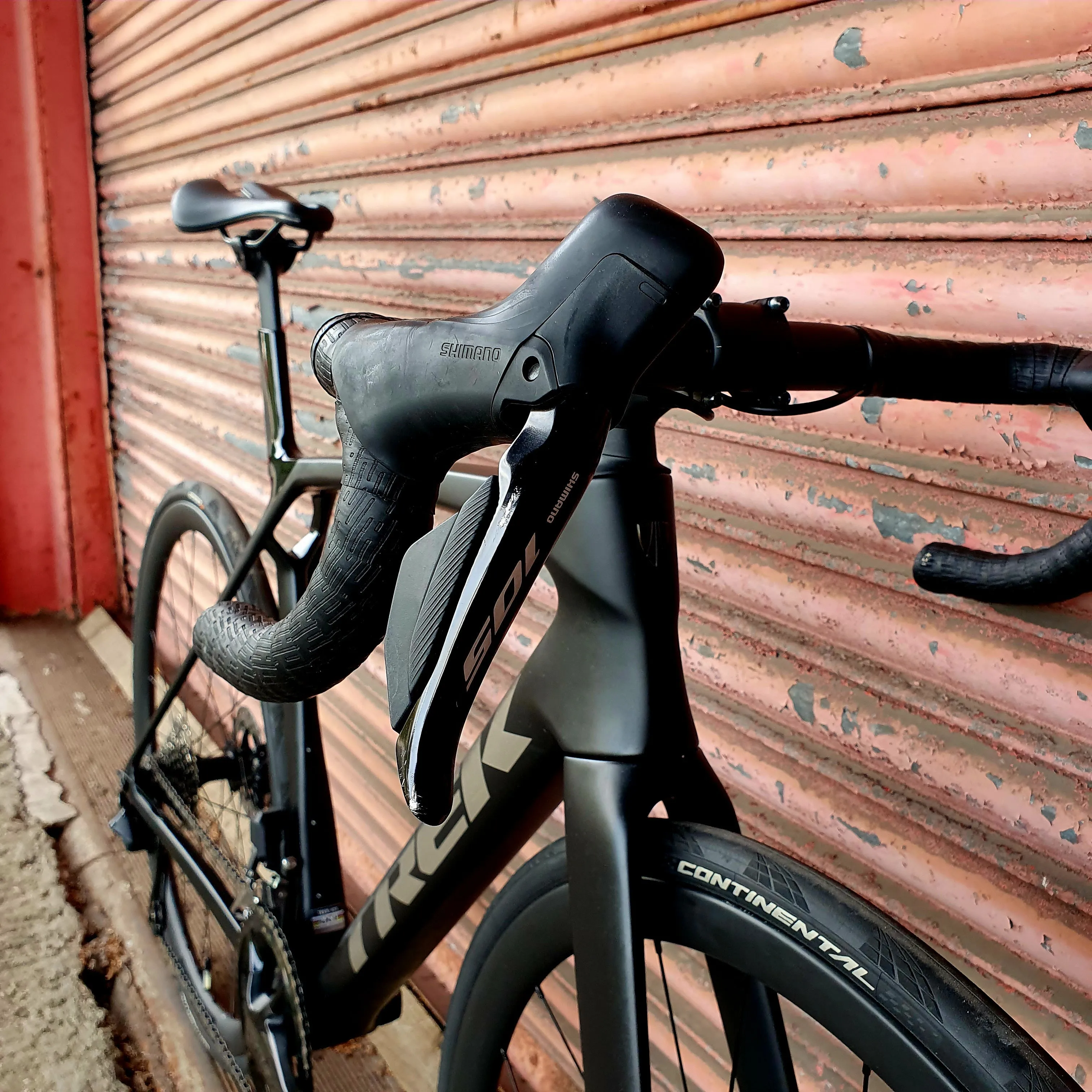 Trek Madone SL6 Shimano 105 Di2 Aero 2024