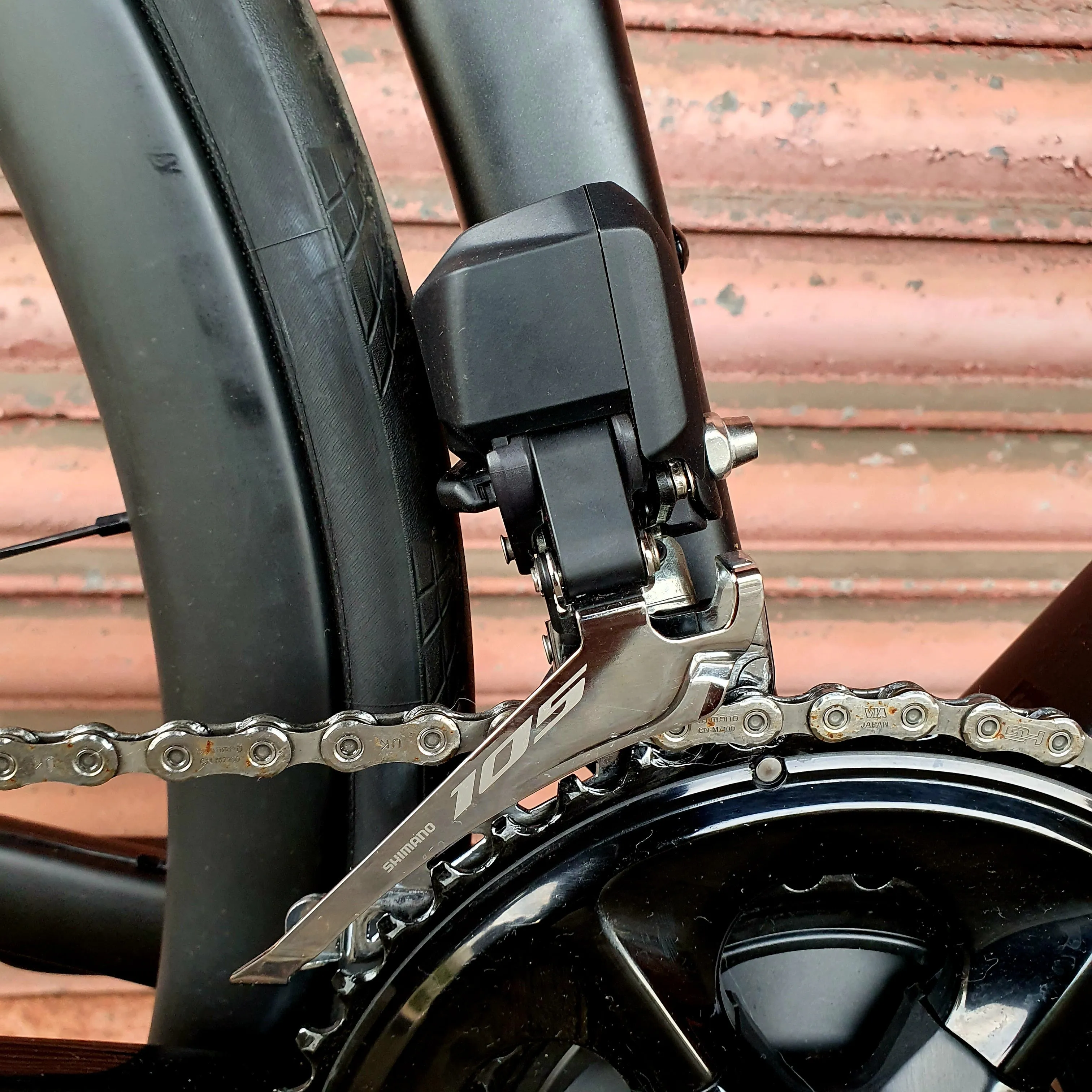 Trek Madone SL6 Shimano 105 Di2 Aero 2024