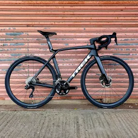 Trek Madone SL6 Shimano 105 Di2 Aero 2024
