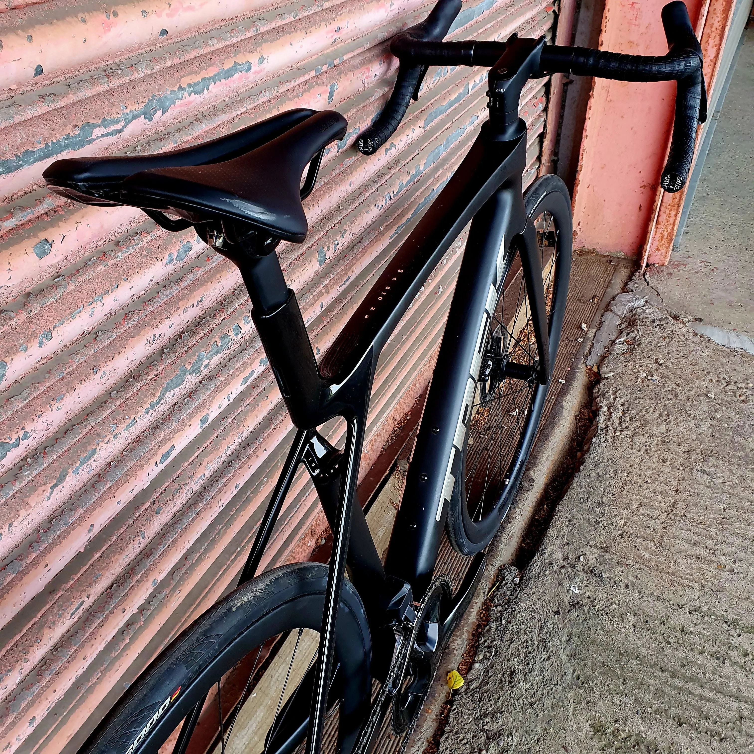Trek Madone SL6 Shimano 105 Di2 Aero 2024