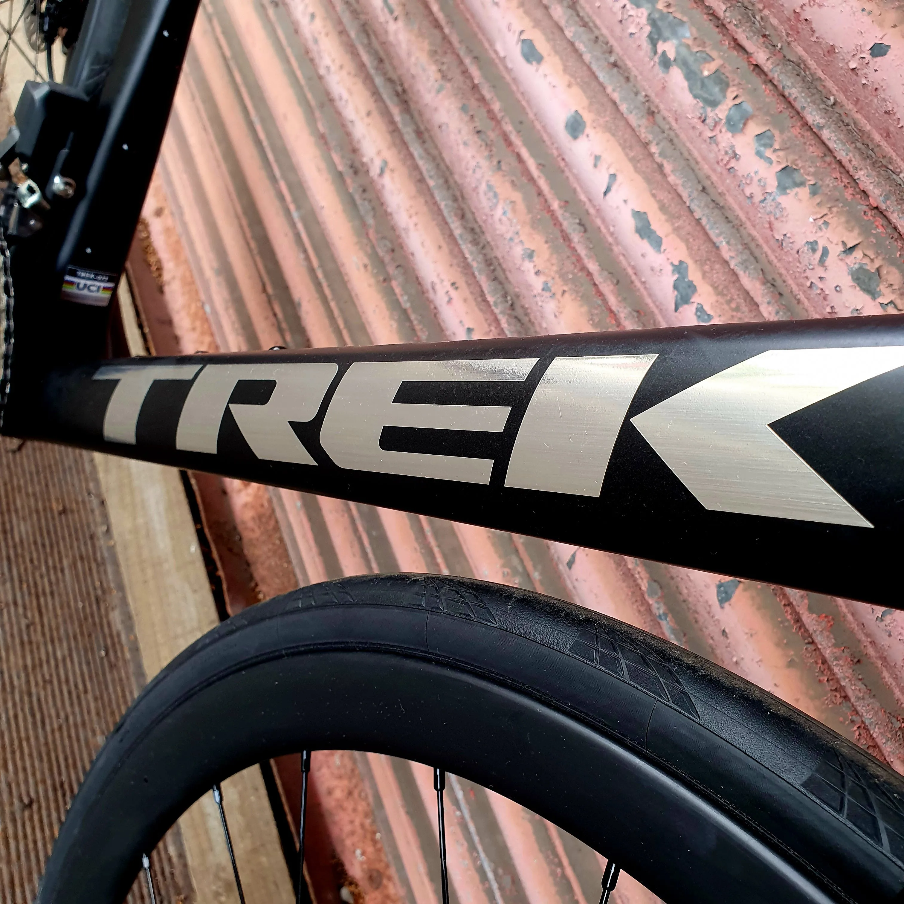 Trek Madone SL6 Shimano 105 Di2 Aero 2024