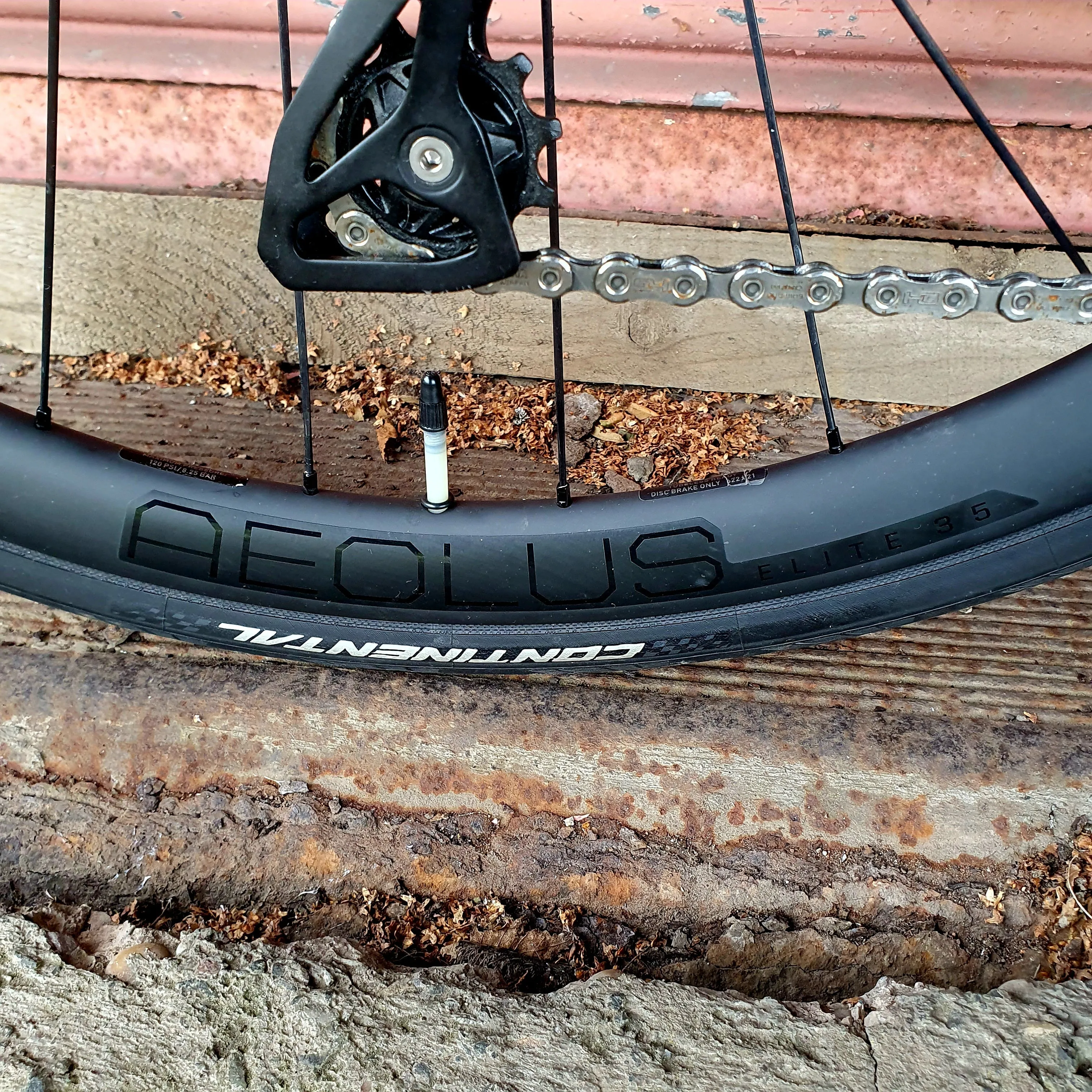 Trek Madone SL6 Shimano 105 Di2 Aero 2024