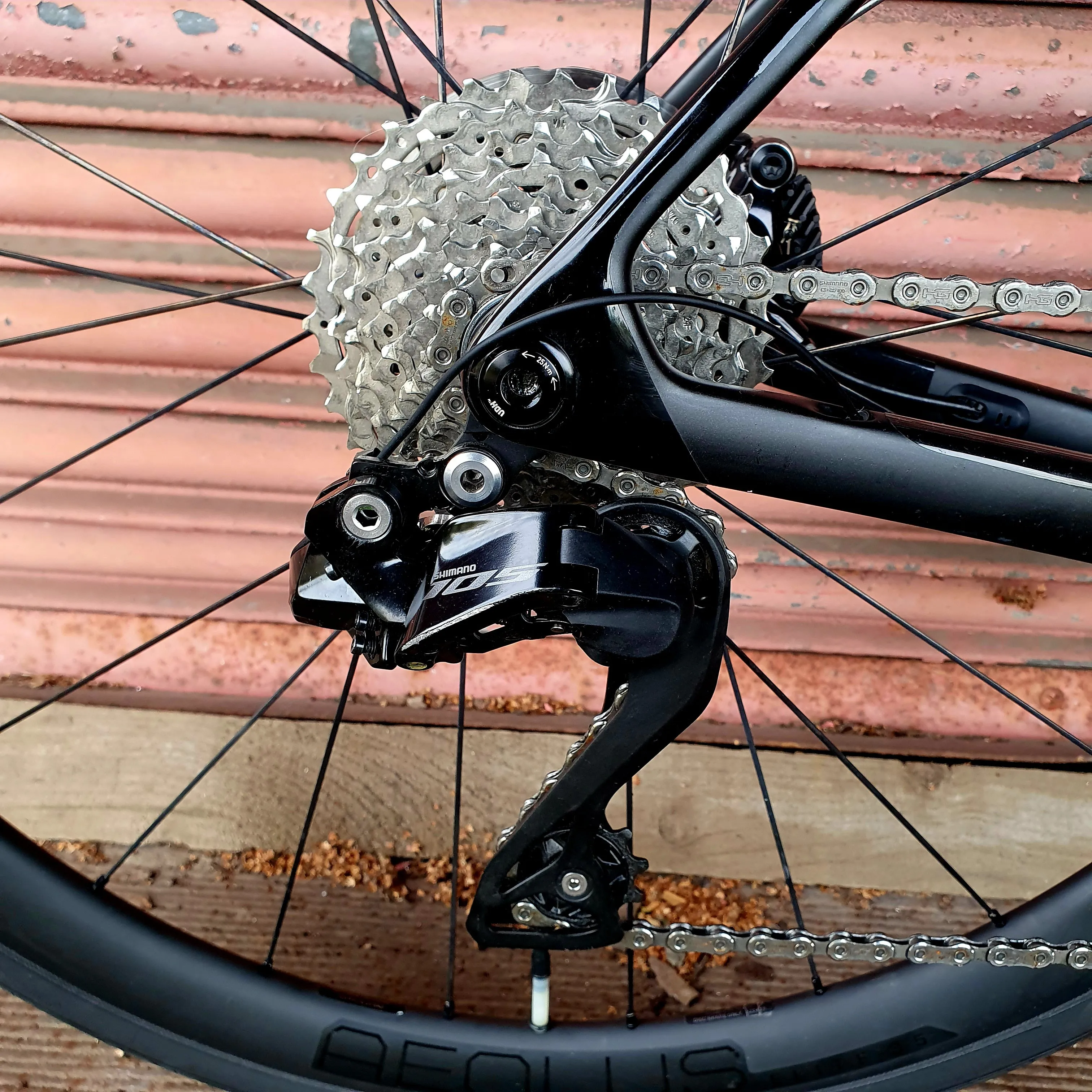 Trek Madone SL6 Shimano 105 Di2 Aero 2024
