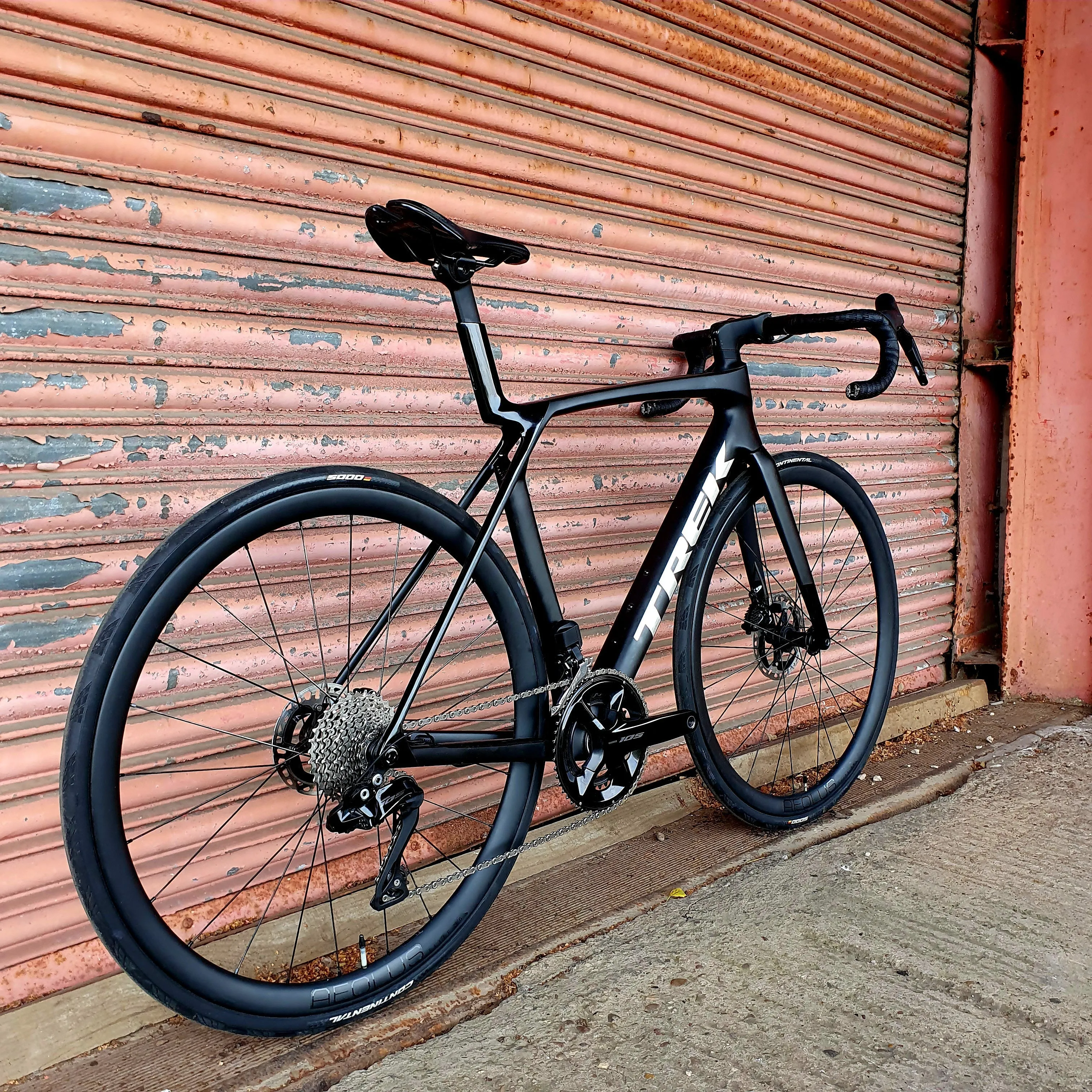 Trek Madone SL6 Shimano 105 Di2 Aero 2024