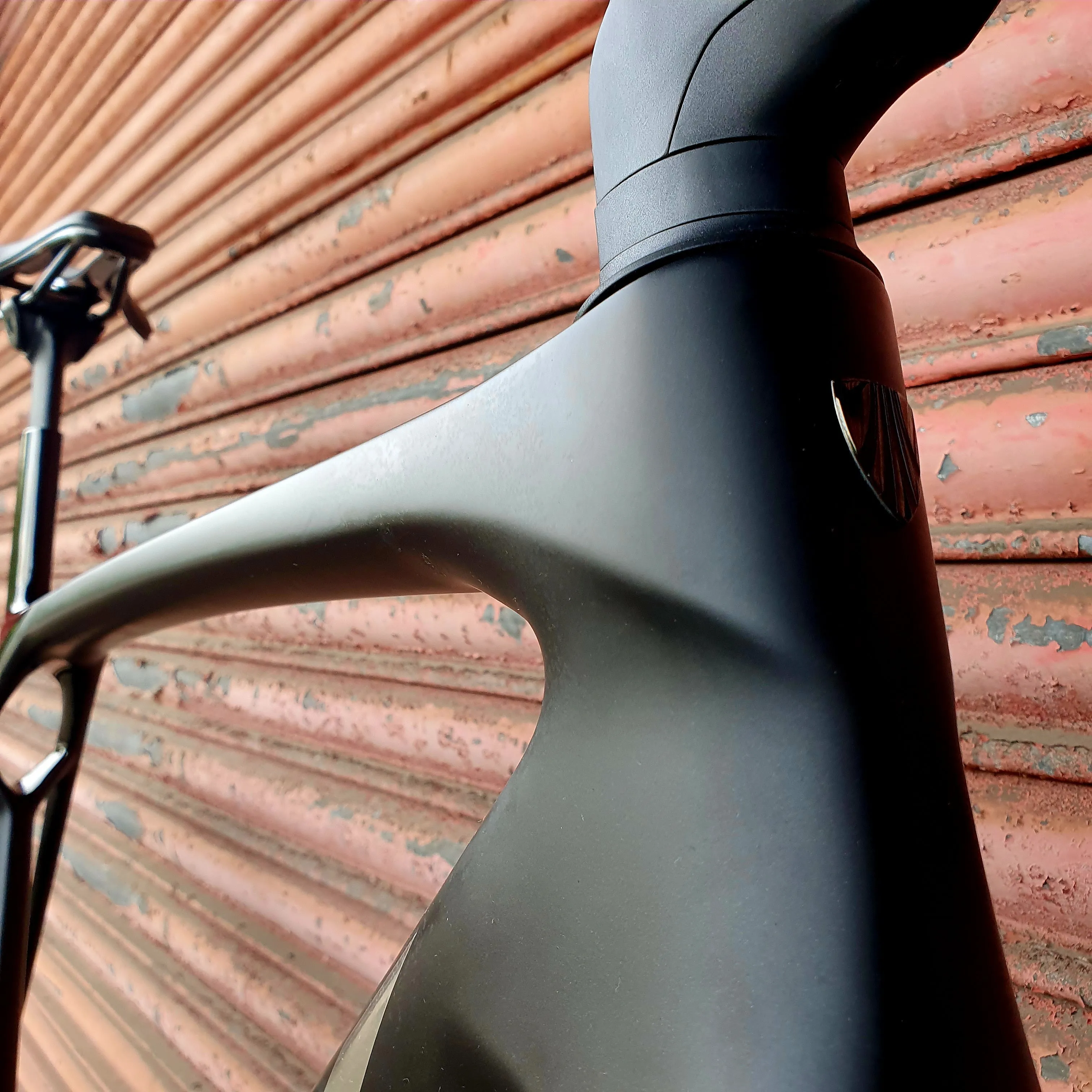 Trek Madone SL6 Shimano 105 Di2 Aero 2024