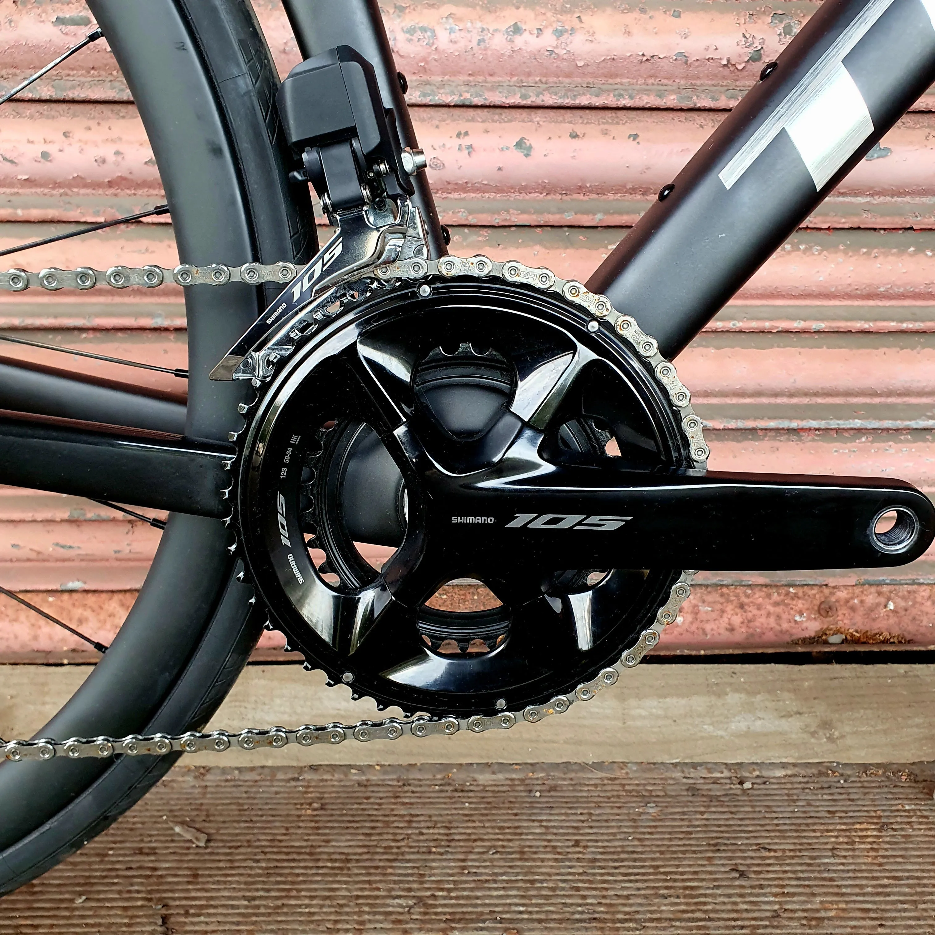 Trek Madone SL6 Shimano 105 Di2 Aero 2024