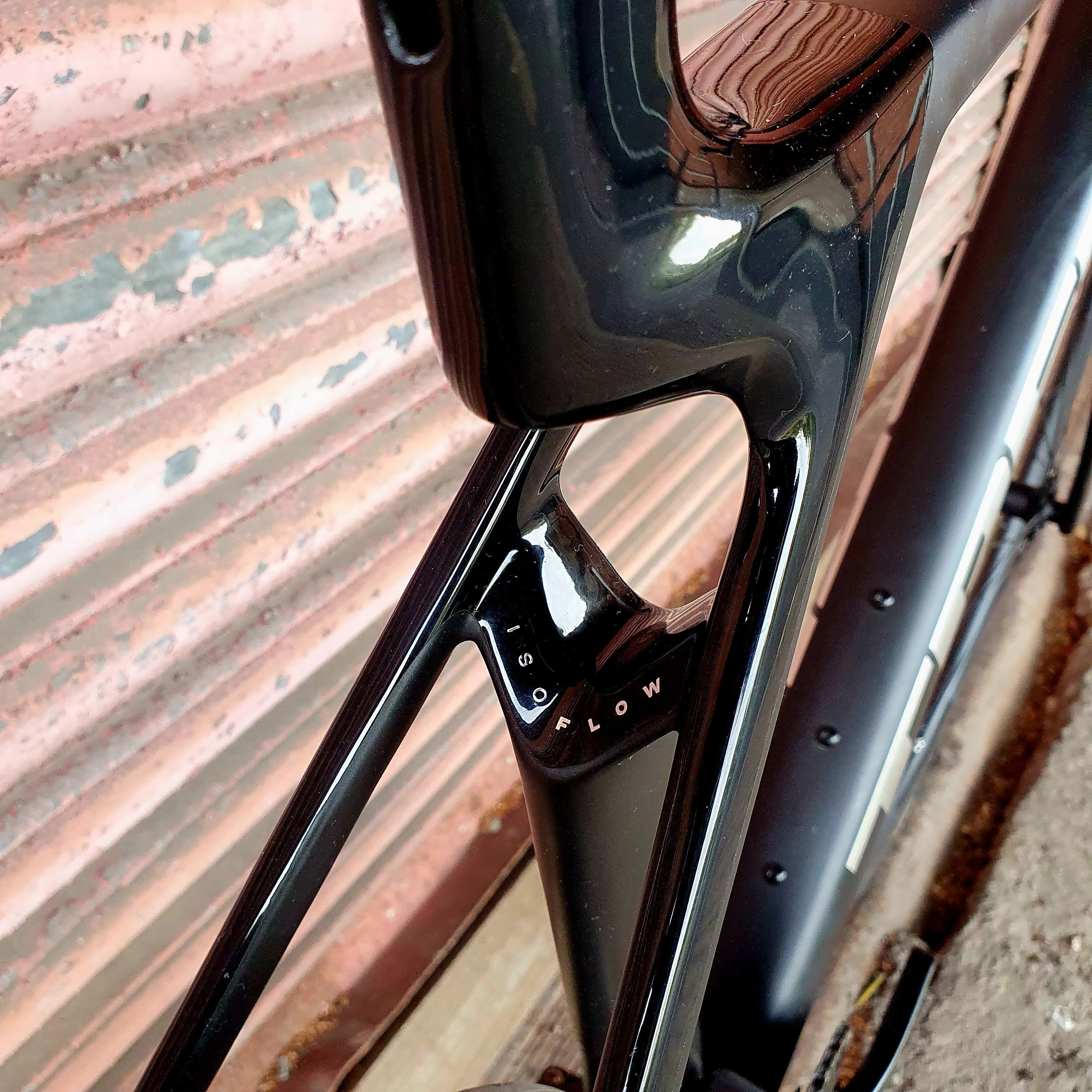 Trek Madone SL6 Shimano 105 Di2 Aero 2024