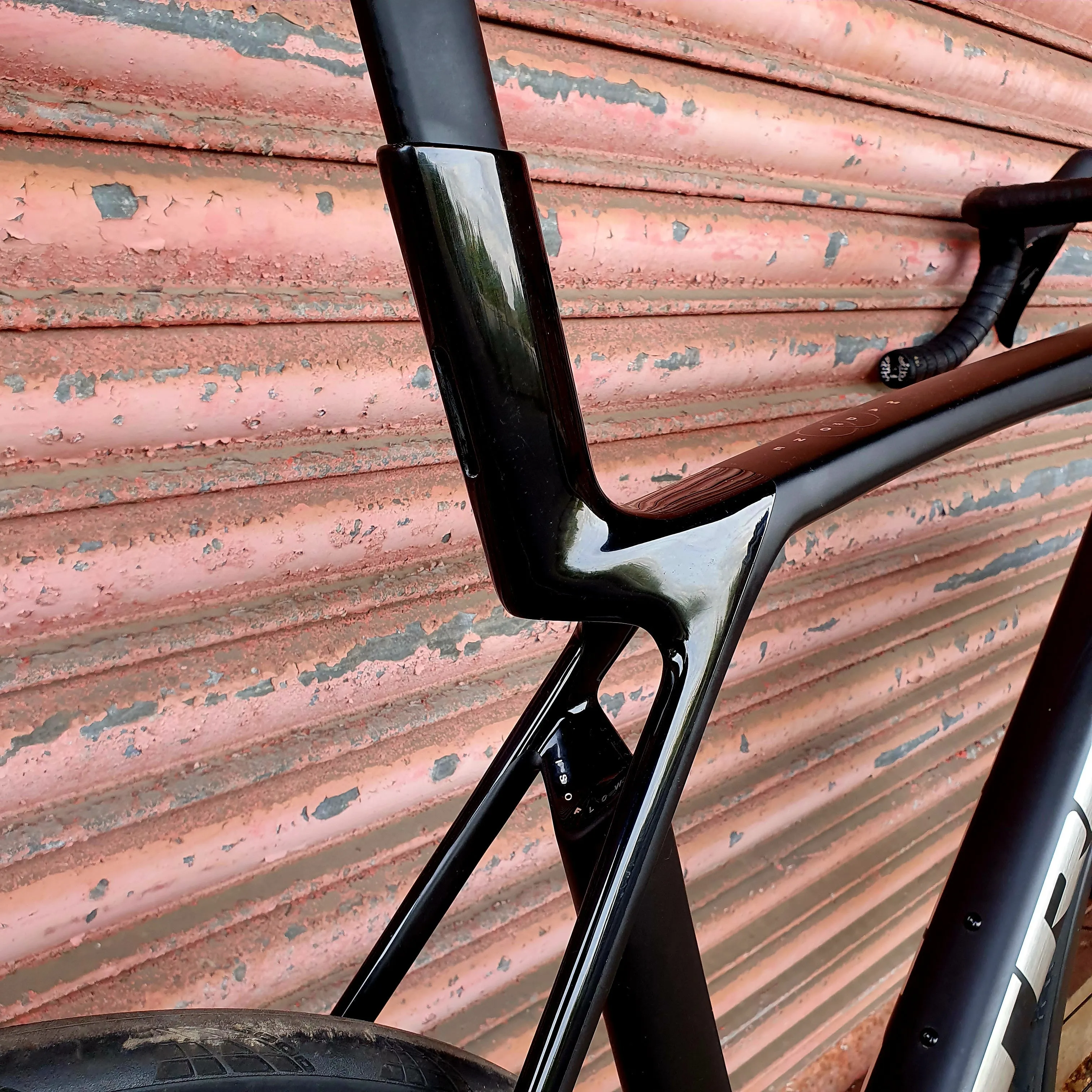 Trek Madone SL6 Shimano 105 Di2 Aero 2024